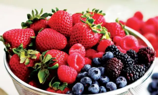 Fresh Berries For Olive Garden Strawberry Cream Cake As A Side Fruits