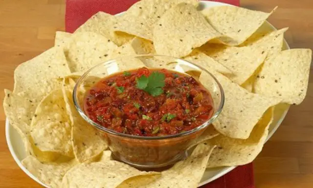Tortilla Chips With Taco Bueno Salsa As A Side