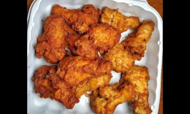 Crispy Wings For Zaxby's Tongue Torch Sauce As A Side Dish